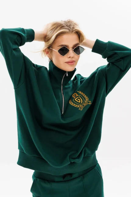 Джемпер с дизайнерской вышивкой