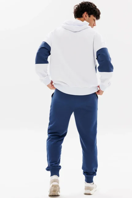 Белое худи с капюшоном