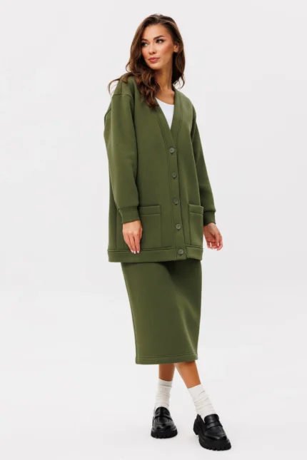 Костюм утеплённый с кардиганом и прямой юбкой