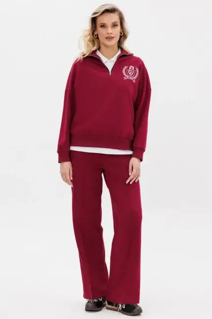 Джемпер с контрастной вышивкой и брюки со стрелками