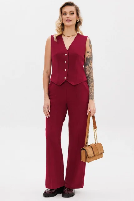 Костюм с укороченной жилеткой и прямыми брюками