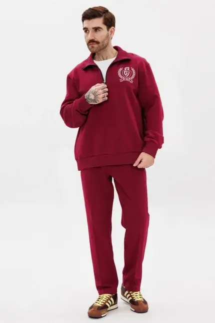 Джемпер с контрастной вышивкой и брюками