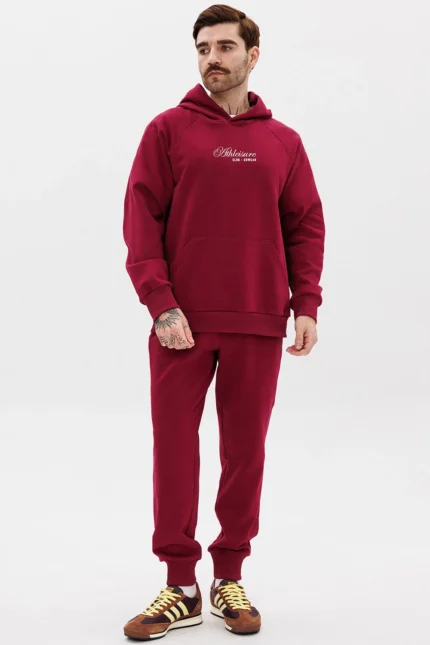 Костюм с худи-реглан с печатью на переде и брюками с манжетами