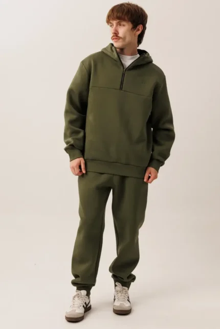 Спортивный костюм с  джемпером и брюками