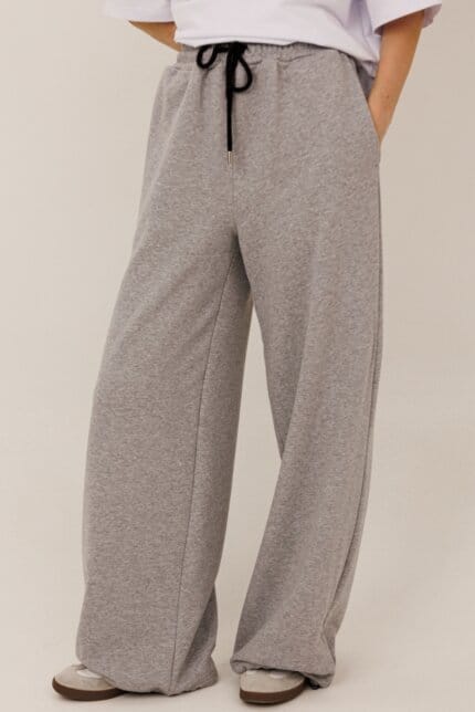 Широкие брюки с кулиской снизу