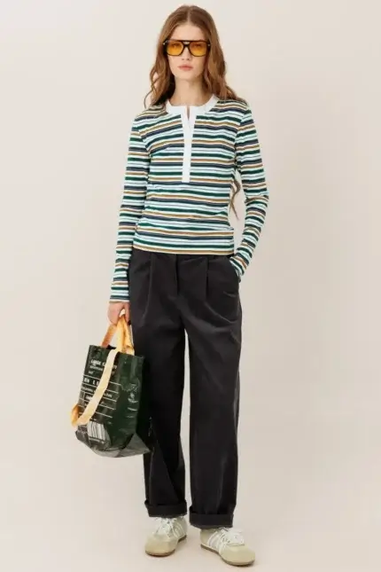 Женский лонгслив в полоску с застежкой на пуговицах