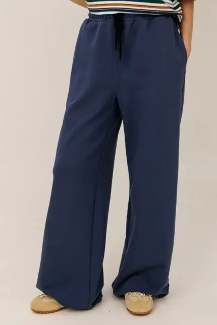Широкие брюки с кулиской снизу