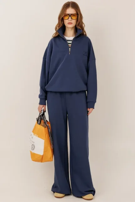 Спортивный костюм с халф-зип свитшотом и брюками с кулиской по низу