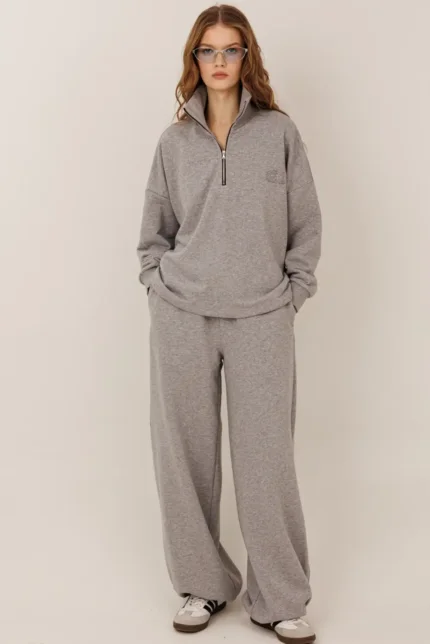 Спортивный костюм с халф-зип свитшотом и брюками с кулиской по низу