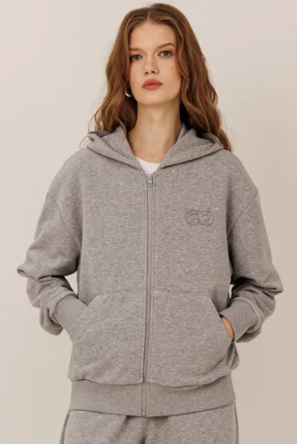 Худи на молнии с дизайнерской вышивкой
