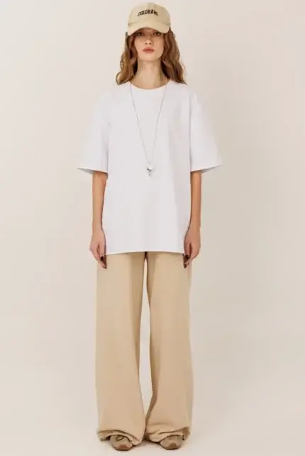 Женская оверсайз футболка с фактурной вышивкой