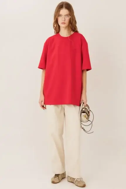 Женская оверсайз футболка с фактурной вышивкой