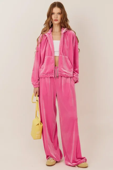Велюровый костюм с зип худи и брюками на регулируемой резинке по низу