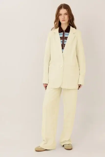 Костюм с классическим жакетом и брюками