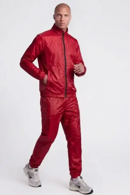 Мужской спортивный костюм