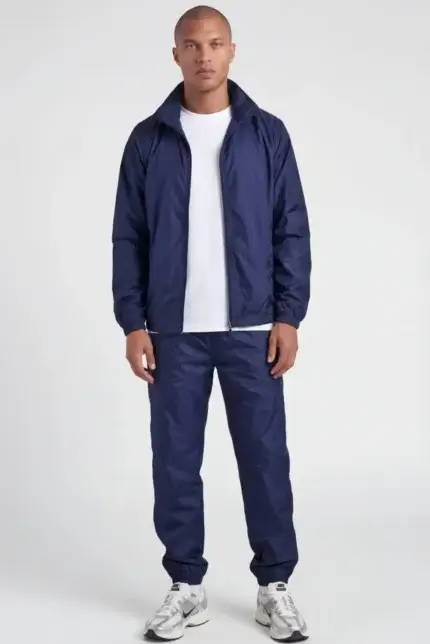 Мужской спортивный костюм