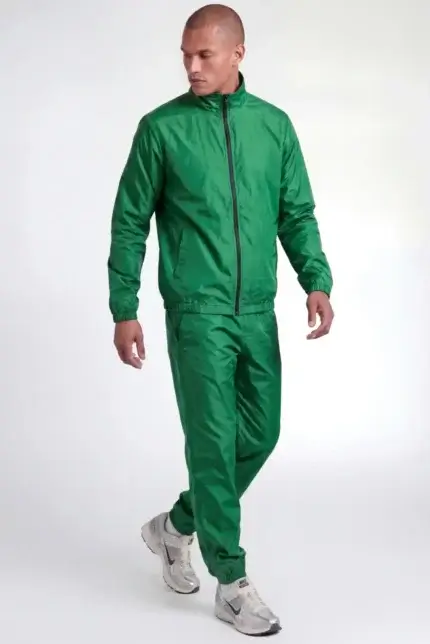 Мужской спортивный костюм